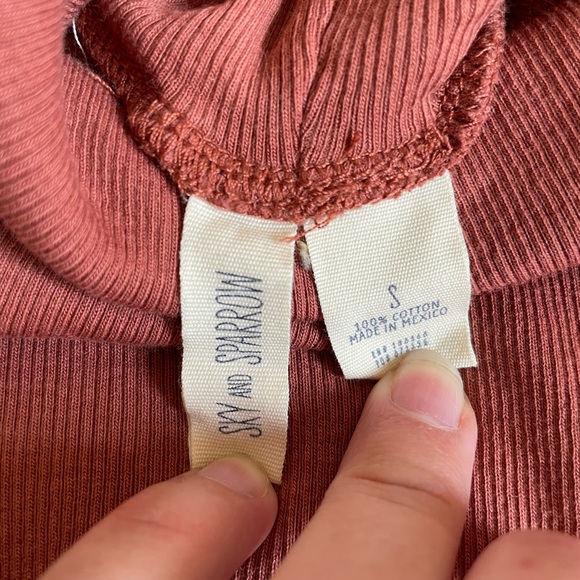 Ribbed turtle neck crop top - Picture 3 of 3